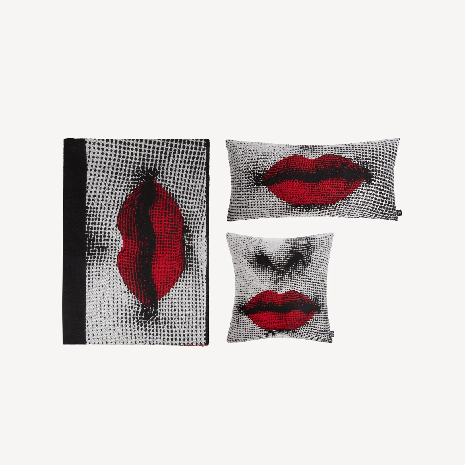 Kiss Cushion-2