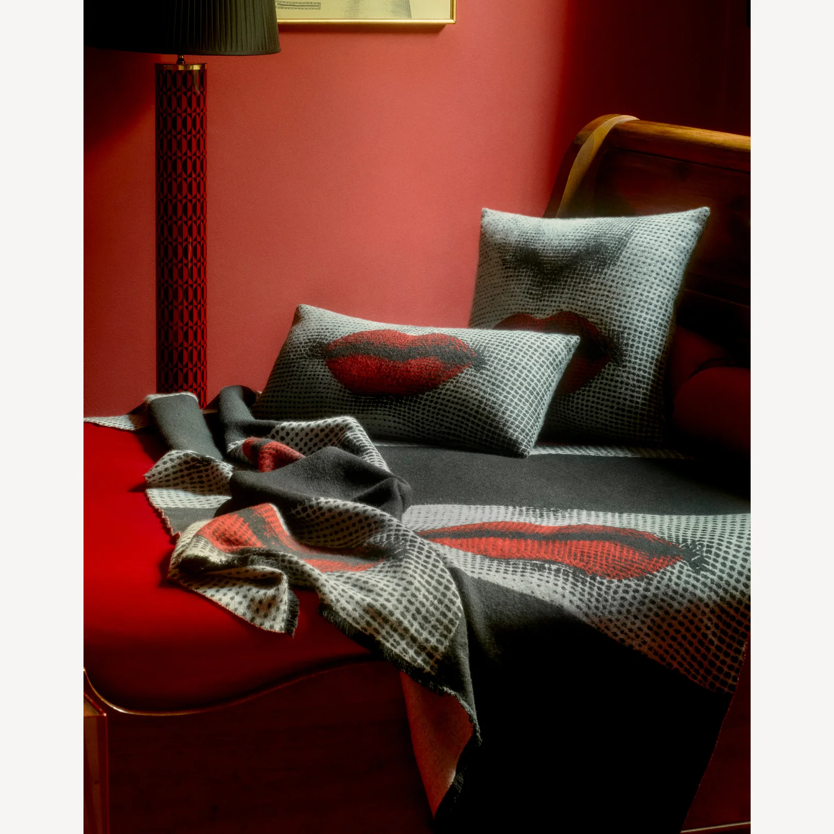 Kiss Cushion-4