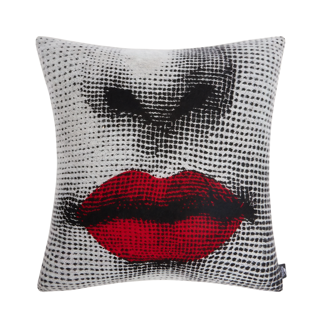 Kiss Cushion-1