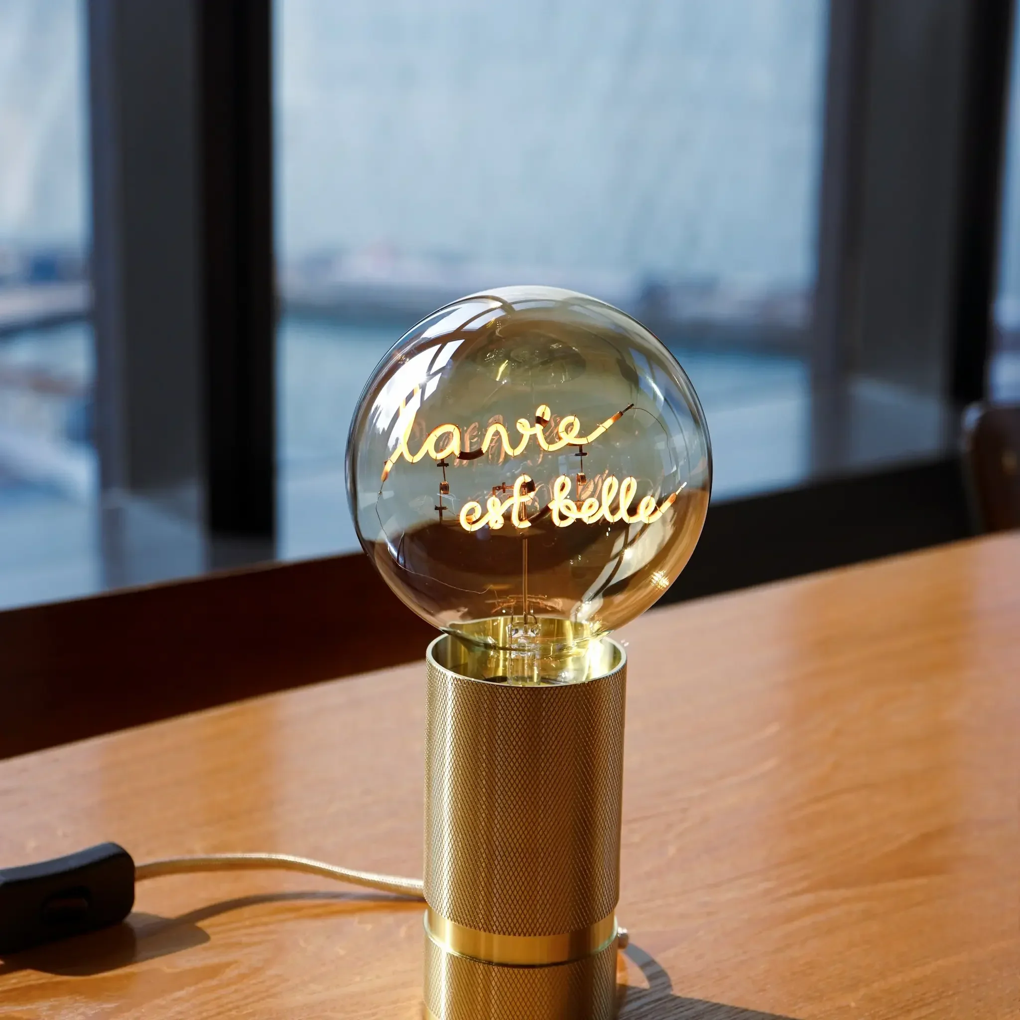 Bulb ''La Vie Est Belle'' Amber Wireless Base-2