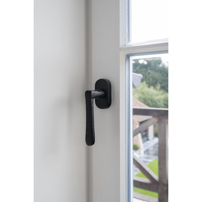 Dauby Dauby Pure Line raamklink L-vorm  verouderd ijzer - zwart  per stuk