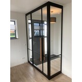 KempiQ Metaal Design stalen pui met taatsdeur met zijlicht