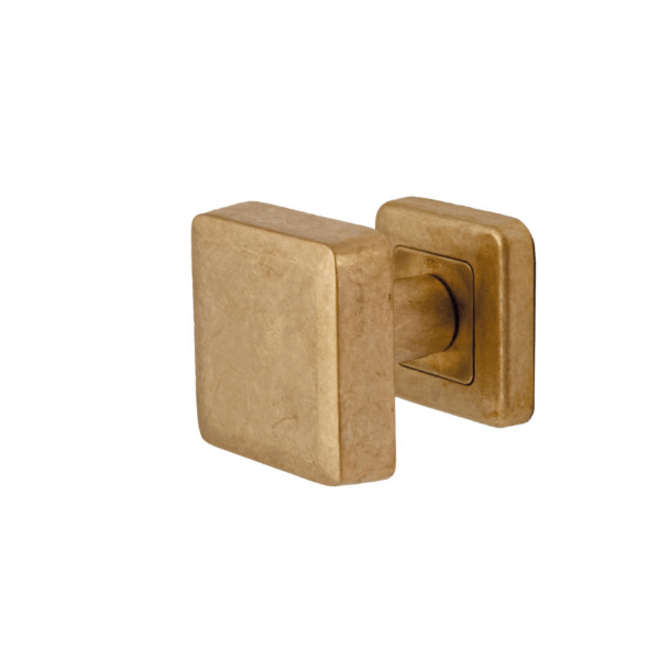 KempiQ Design voordeurknop getrommeld messing vierkant model