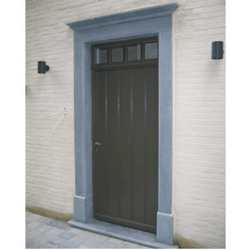 Strakke deuromlijstingen