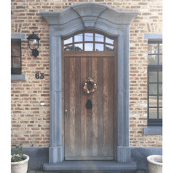 Sierlijke deuromlijstingen