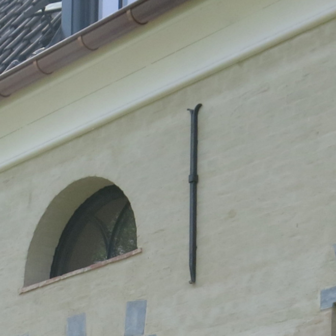 KempiQ Muuranker decoratief smeedijzer zwart 90cm met gesplitste krul