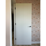 TopDeuren FSC houten freeslijn binnendeur VF3 stomp wit met 4 lamellen