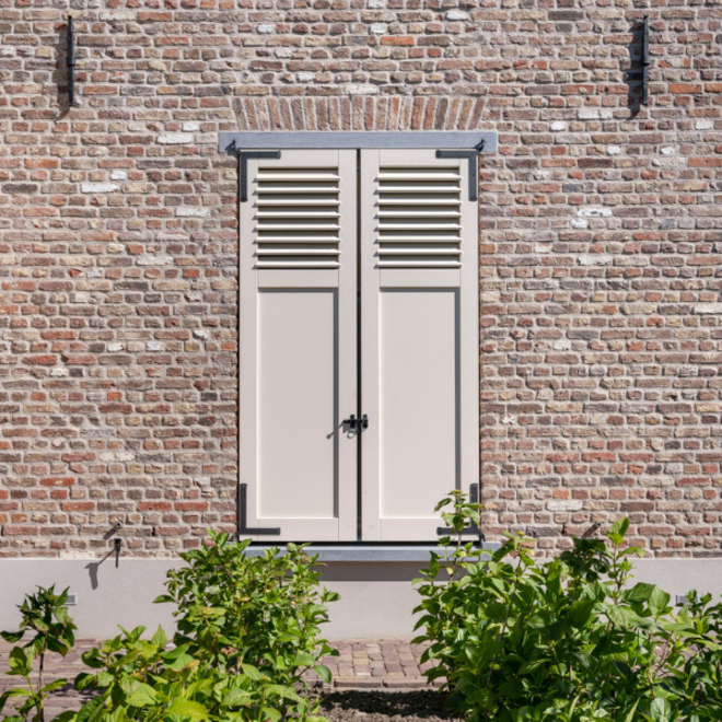 KempiQ Uniek Luikbeslag LINKS zwart metaal voor montage in hardsteen