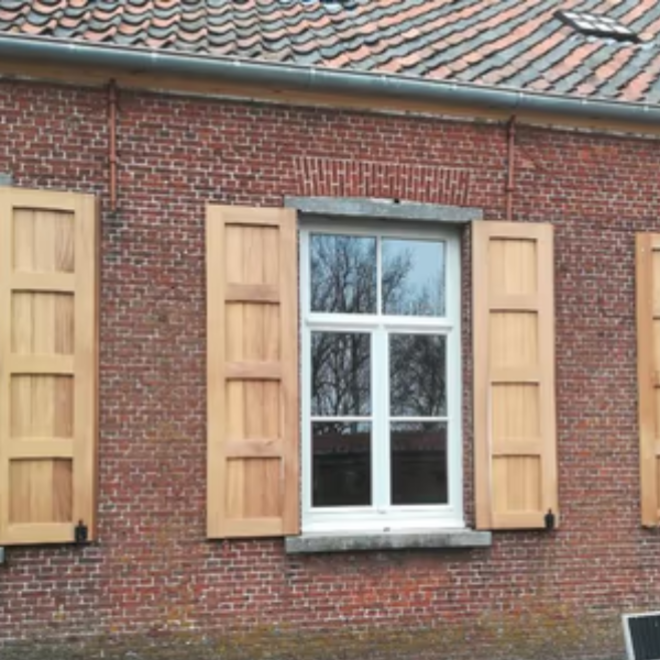 KempiQ Massief hardhouten luiken op maat type Castra