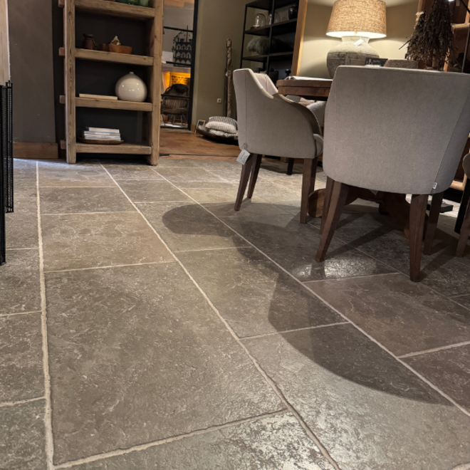KempiQ Dallenvloer "Calcaire Gris" geborsteld 40/50 cm breed per m2