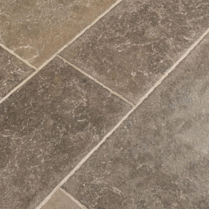 Dallenvloer "Calcaire Gris" geborsteld 40/50 cm breed