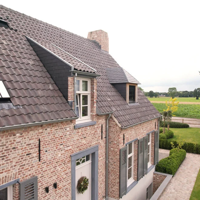 Stalen elementen combineren voor een tijdloze woning