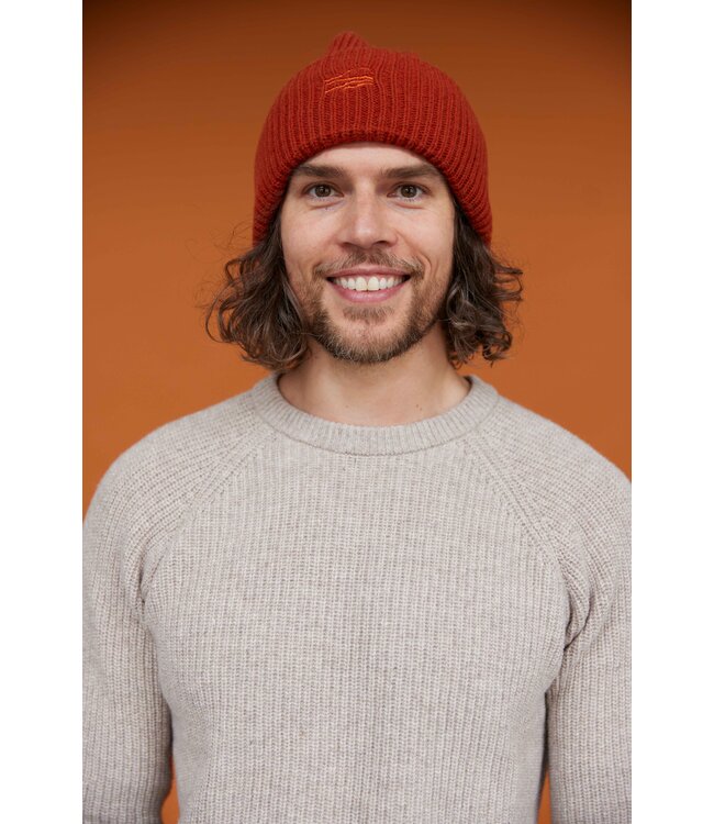 Essential Beanie - Rust