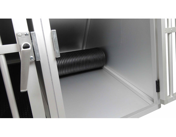 Maatwerk Aluminium Autobench Schuine 2-Vaks met matten en spijlen in de achterwand