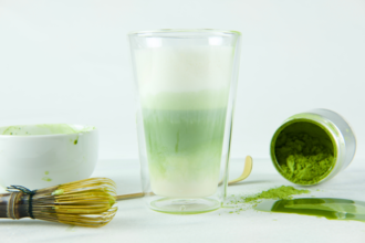Geen Matcha fan? Probeer eens een koude Matcha latte!