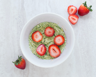 Gezonde havermout met matcha