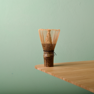 Fouet à Matcha en bambou noir Oki
