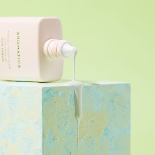 Aromatica Kakadu Youth Glow Vita Tone Up Sun Serum