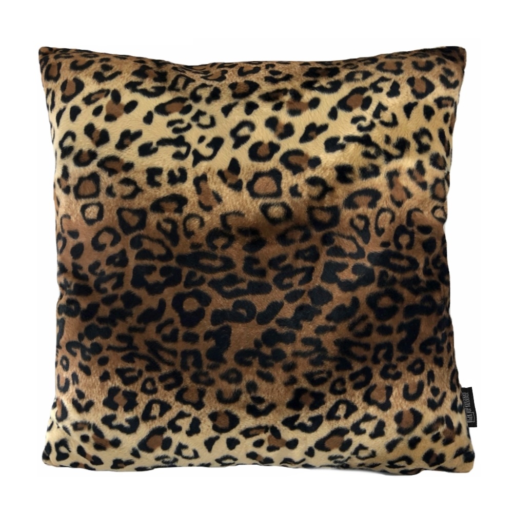 Moedig bolvormig Subtropisch Furry Leopard | 45 x 45 cm | Kussenhoes | Polyester | Gek op kussens!