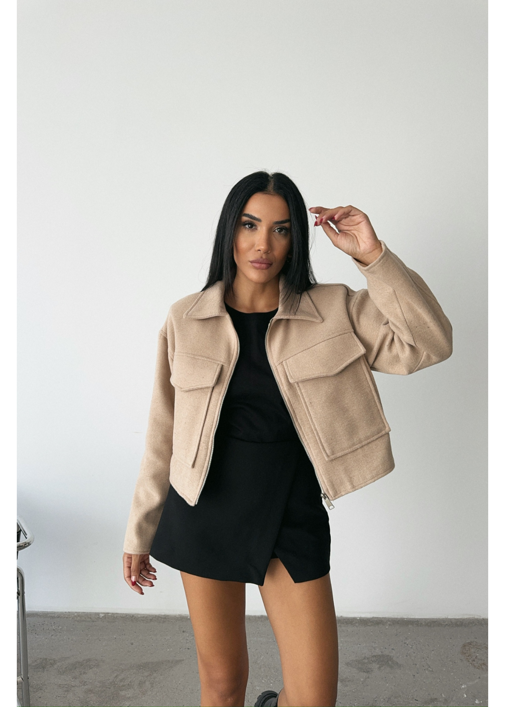 Veste Courte Zippée Estampillée Sur Le Devant - Beige
