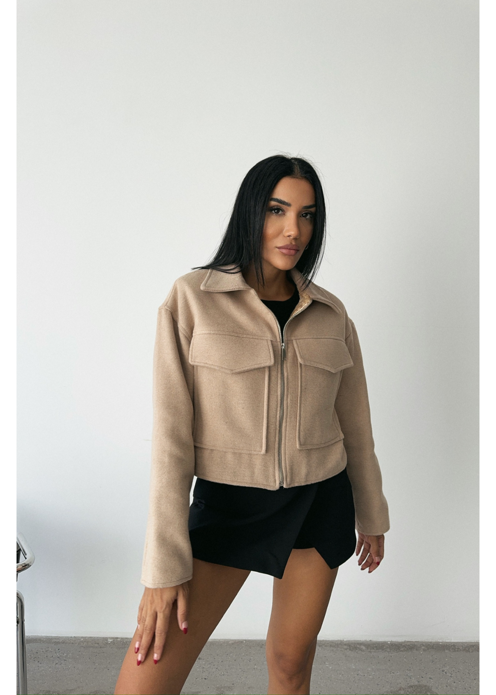 Veste Courte Zippée Estampillée Sur Le Devant - Beige