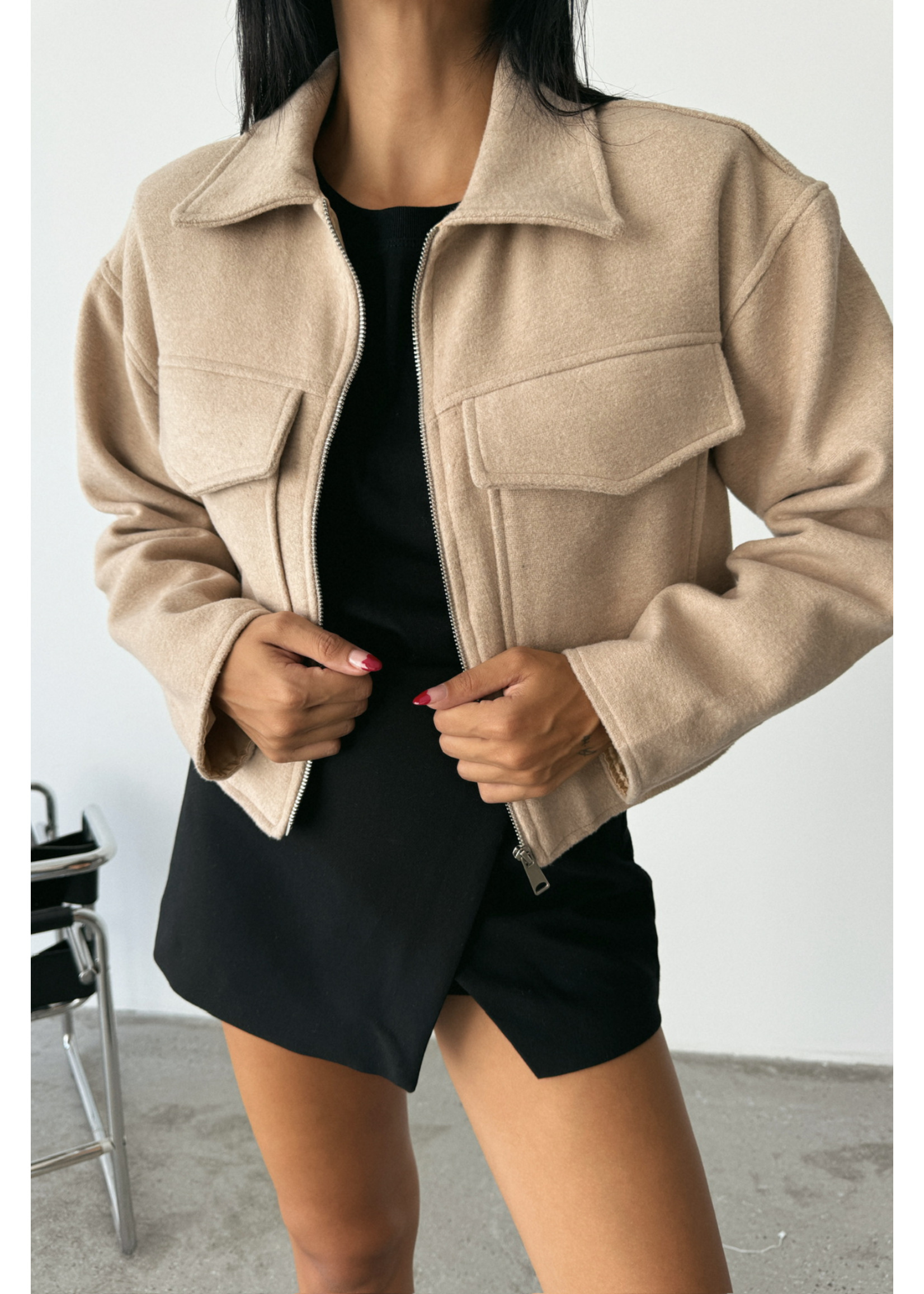 Veste Courte Zippée Estampillée Sur Le Devant - Beige