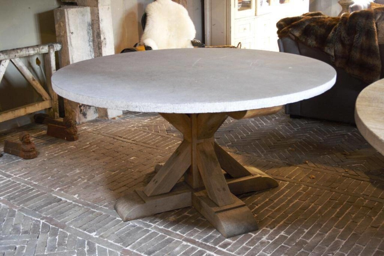 Eikenhouten ronde tafel met belgisch hardsteen Eikenhouten ronde tafel met belgisch hardsteen