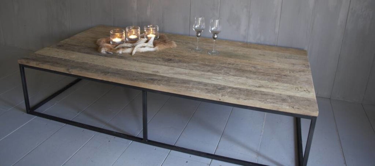 Rene Houtman Salontafel oud eikenhout met ijzeren onderstel 170 cm Rene Houtman Salontafel oud eikenhout met ijzeren onderstel 170 cm