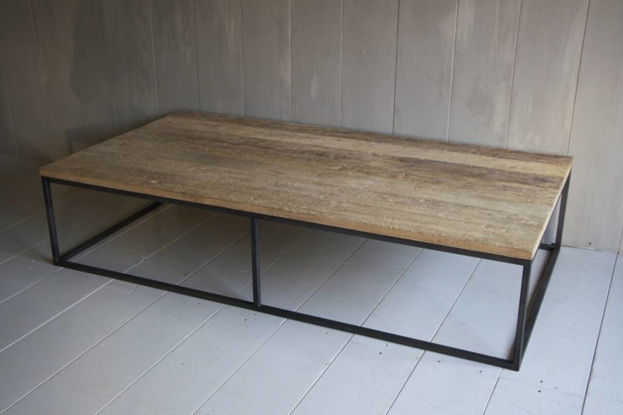 Rene Houtman Salontafel oud eikenhout met ijzeren onderstel 170 cm Rene Houtman Salontafel oud eikenhout met ijzeren onderstel 170 cm