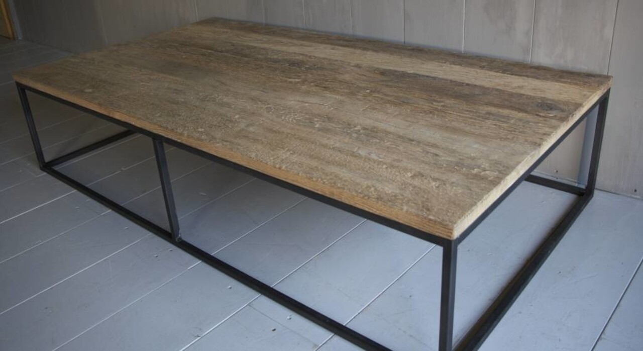 Rene Houtman Salontafel oud eikenhout met ijzeren onderstel 170 cm Rene Houtman Salontafel oud eikenhout met ijzeren onderstel 170 cm
