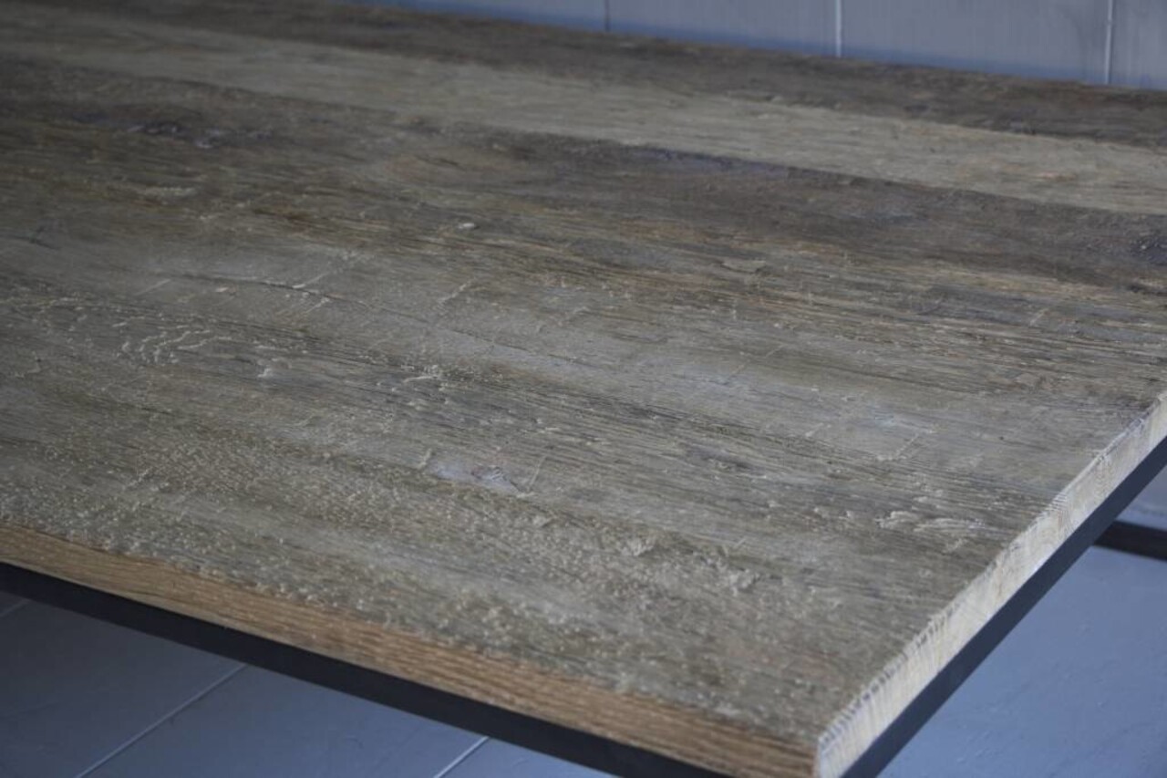 Rene Houtman Salontafel oud eikenhout met ijzeren onderstel 170 cm Rene Houtman Salontafel oud eikenhout met ijzeren onderstel 170 cm