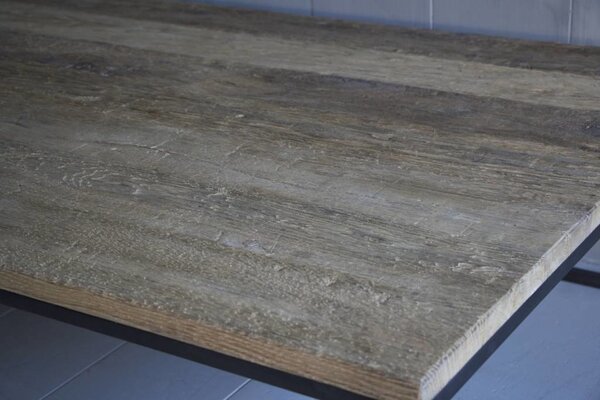 Rene Houtman Salontafel oud eikenhout met ijzeren onderstel 170 cm Rene Houtman Salontafel oud eikenhout met ijzeren onderstel 170 cm