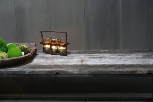 Salontafeltje oud donker eikenhout met ijzeren onderstel 112 cm Salontafeltje oud donker eikenhout met ijzeren onderstel 112 cm