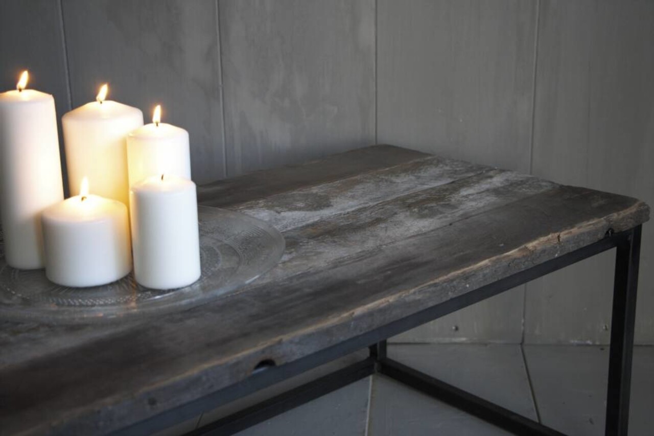 Salontafeltje oud donker eikenhout met ijzeren onderstel 112 cm Salontafeltje oud donker eikenhout met ijzeren onderstel 112 cm