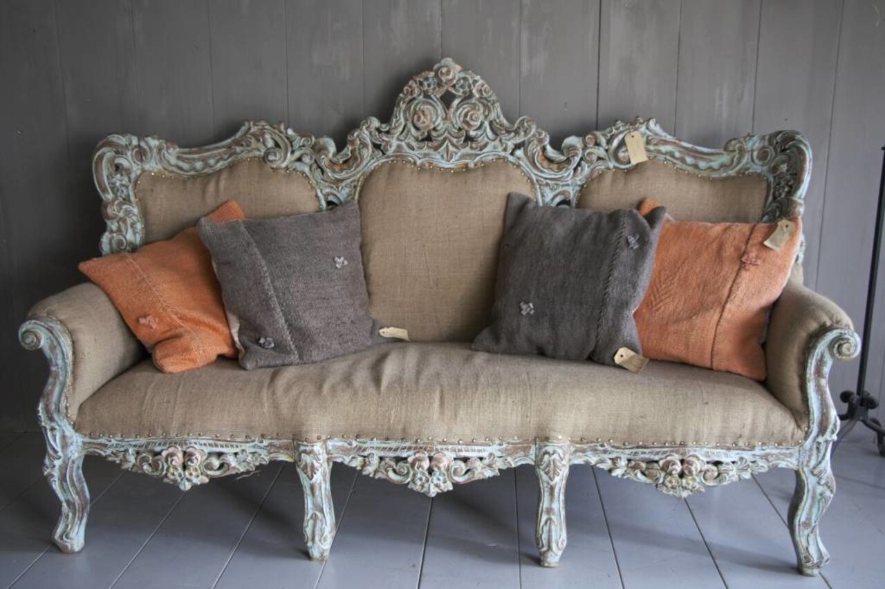 Barok 3-zits bankstel Ibiza stijl met houtsnijwerk Barok 3-zits bankstel Ibiza stijl met houtsnijwerk