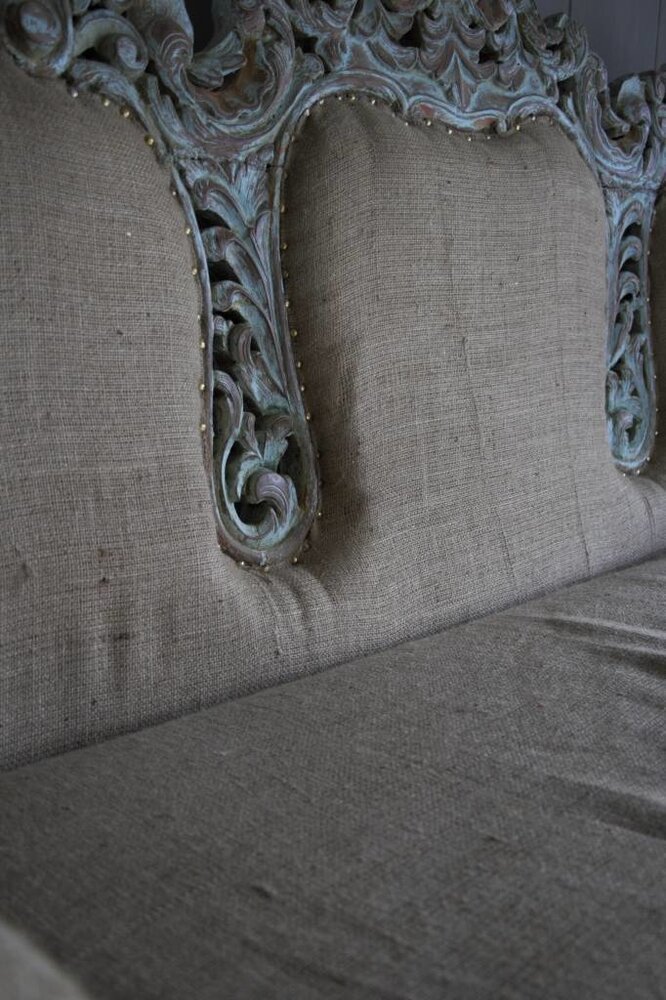 Barok 3-zits bankstel Ibiza stijl met houtsnijwerk Barok 3-zits bankstel Ibiza stijl met houtsnijwerk