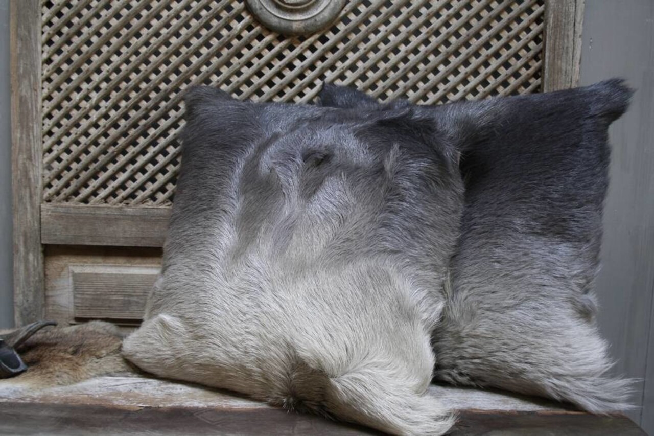 Sierkussen lichtgrijs/donkergrijs met binnenkussen 45x45cm Sierkussen lichtgrijs/donkergrijs met binnenkussen 45x45cm