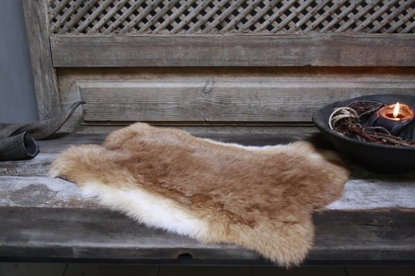 Konijnenvacht groot roodbruin, beige, wit Konijnenvacht groot roodbruin, beige, wit