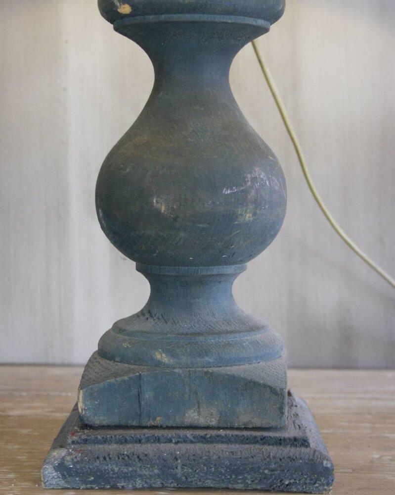 Oud houten tafellamp + kap 57 cm Oud houten tafellamp + kap 57 cm