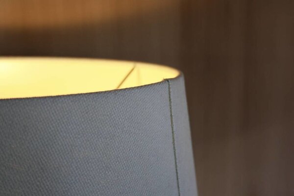 Oud houten tafellamp + kap 57 cm Oud houten tafellamp + kap 57 cm