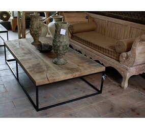 Rene Houtman Salontafel oud eikenhout met ijzeren onderstel 160 cm Rene Houtman Salontafel oud eikenhout met ijzeren onderstel 160 cm