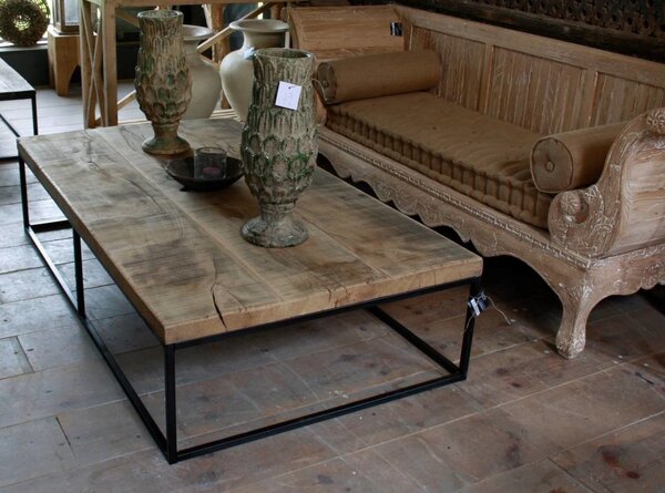 Rene Houtman Salontafel oud eikenhout met ijzeren onderstel 160 cm Rene Houtman Salontafel oud eikenhout met ijzeren onderstel 160 cm