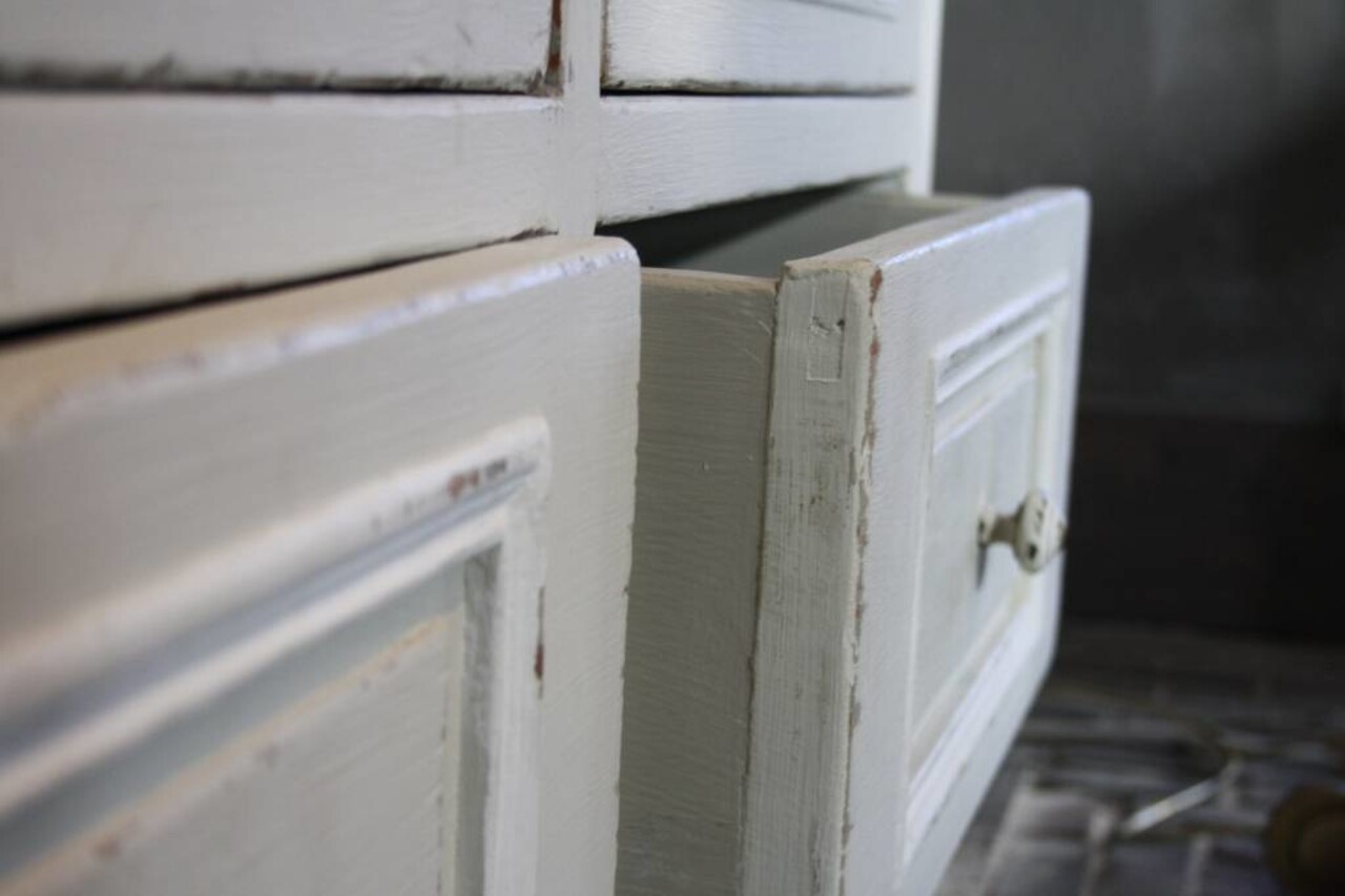 Richa buffetkast wit 242 cm x 49 cm x 235 cm Richa buffetkast wit 242 cm x 49 cm x 235 cm