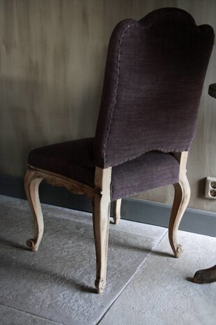 Barok stoeltje met paars linnen Barok stoeltje met paars linnen
