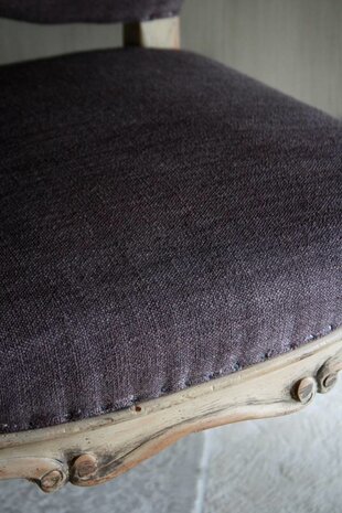 Barok stoeltje met paars linnen Barok stoeltje met paars linnen