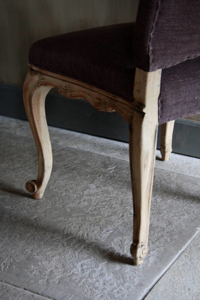 Barok stoeltje met paars linnen Barok stoeltje met paars linnen