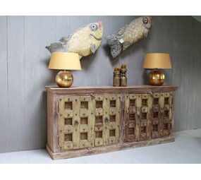 Rene Houtman Robuust oud dressoir India met deurtjes 215 cm Rene Houtman Robuust oud dressoir India met deurtjes 215 cm