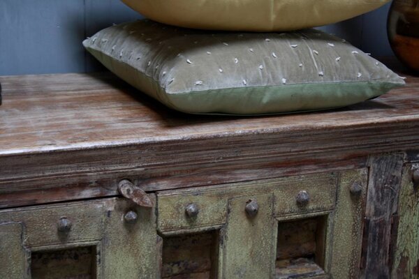 Rene Houtman Robuust oud dressoir India met deurtjes 215 cm Rene Houtman Robuust oud dressoir India met deurtjes 215 cm