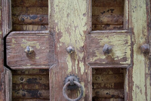 Rene Houtman Robuust oud dressoir India met deurtjes 215 cm Rene Houtman Robuust oud dressoir India met deurtjes 215 cm