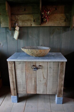 Badkamermeubel eikenhout met Belgisch hardstenen blad en rivierkom Badkamermeubel eikenhout met Belgisch hardstenen blad en rivierkom